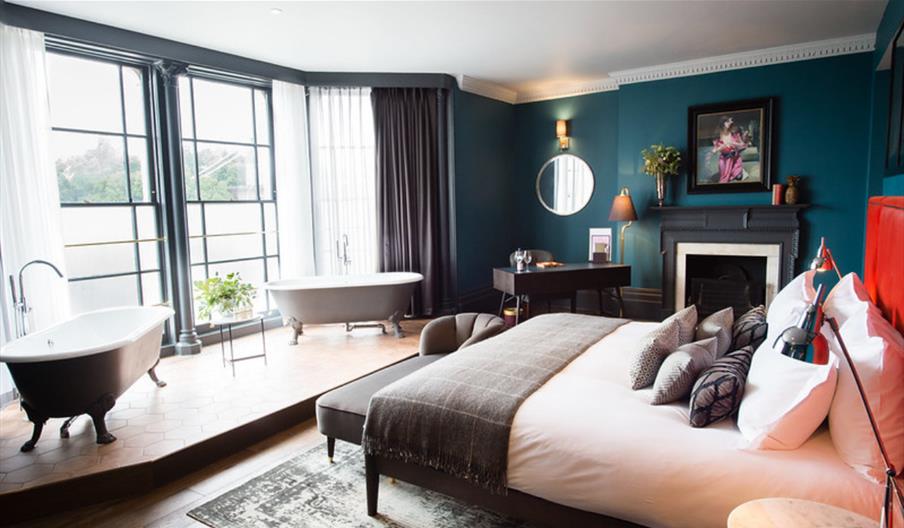 Double bedroom with Bath