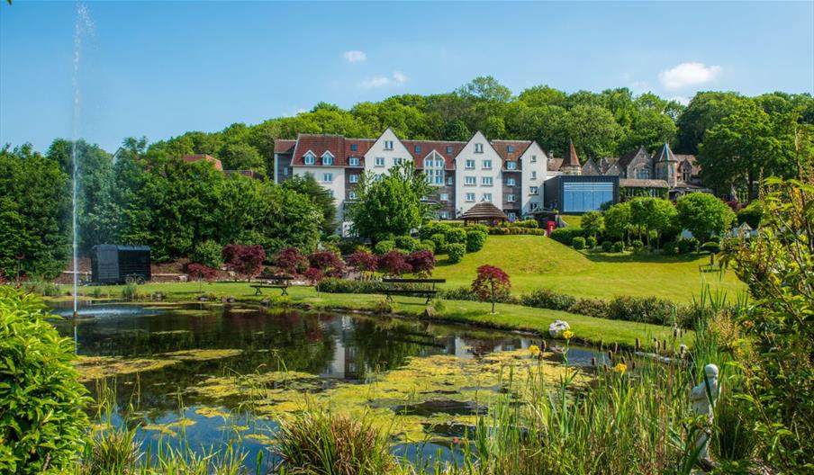 Hotel and grounds of DoubleTree by Hilton Cadbury House
